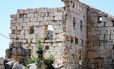 ندوب الحرب على دير سمعان الأثري في شمال سورية