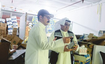 «التجارة»: ضبط 1.32 طن معسل و1500عبوة منظفات منتهية الصلاحية داخل مخزن في «العاصمة»