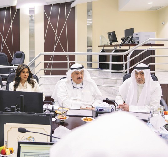النائب الأول لرئيس الوزراء ووزير الداخلية الشيخ فهد اليوسف ود.أحمد العوضي ود.نورة المشعان