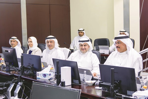 عبدالعزيز المرزوق ود.ريم الفليج وأسامة بودي والمستشار ناصر السميط وم.سيد جلال الطبطبائي