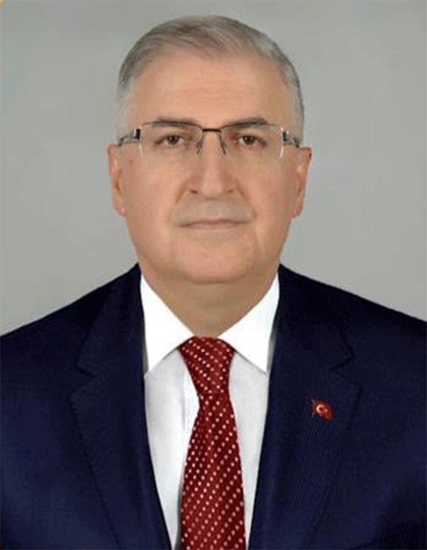 وزير الدفاع التركي يشار غولر 
