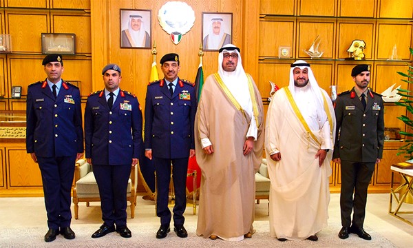 وزير الدفاع يُقلّد ضباطاً رتبهم الجديدة: مضاعفة الجهود والإخلاص لخدمة الوطن