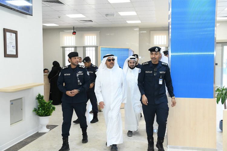 عذبي الناصر تفقد مركز خدمة العارضية وأشاد بكفاءة وسرعة تقديم الخدمات المقدمة للمواطنين