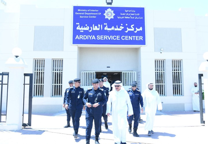 عذبي الناصر تفقد مركز خدمة العارضية وأشاد بكفاءة وسرعة تقديم الخدمات المقدمة للمواطنين