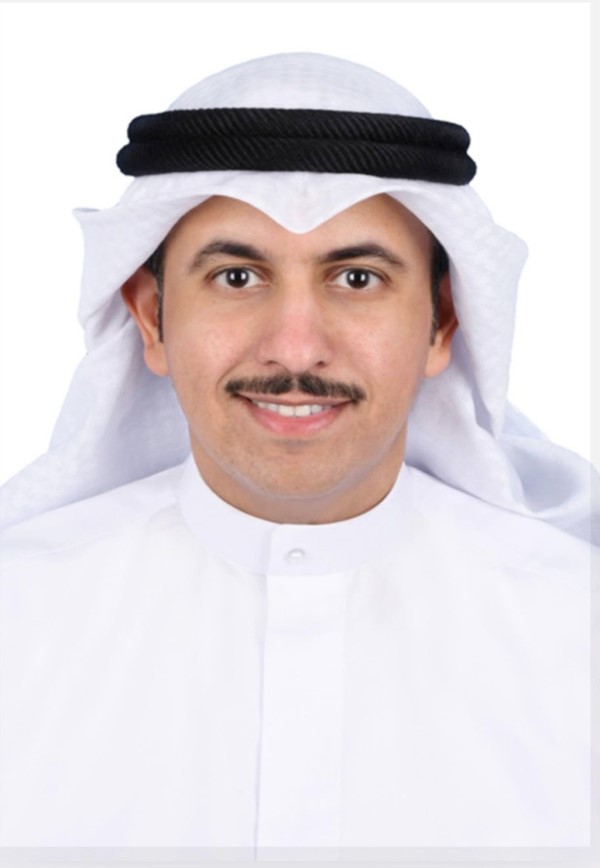 الهيلع: تسريع توريد الكراسي المتحركة وتوزيع السماعات الطبية شهرياً للمستحقين