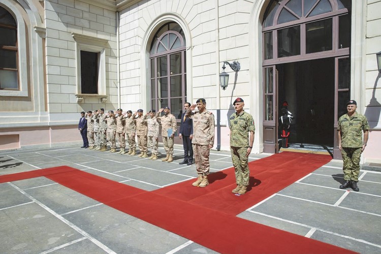 رئيس الأركان العامة للجيش الفريق الركن خالد الشريعان مع رئيس أركان الدفاع الإيطالي الفريق لوتشيانو بورتولانو