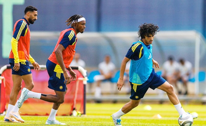النصر السعودي يبدأ رحلة الدوري بلقاء الفتح