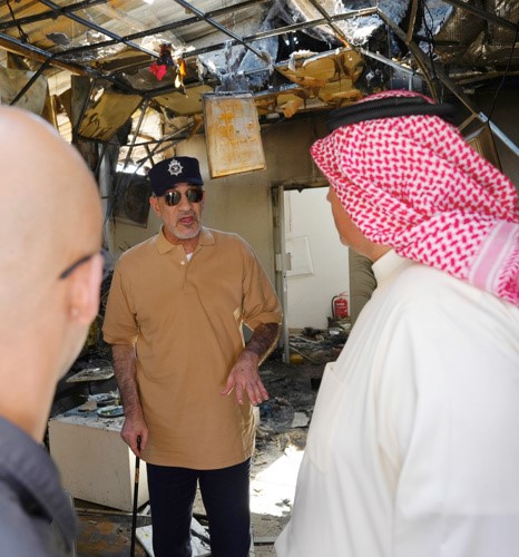 النائب الأول لرئيس مجلس الوزراء ووزير الداخلية الشيخ فهد اليوسف يطلع على حجم الأضرار في منفذ العبدلي