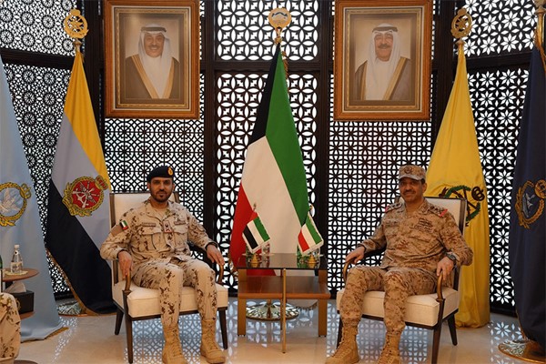 رئيس الأركان يبحث مع مسؤول إماراتي أوجه التعاون العسكري الثنائي وسبل تطويره