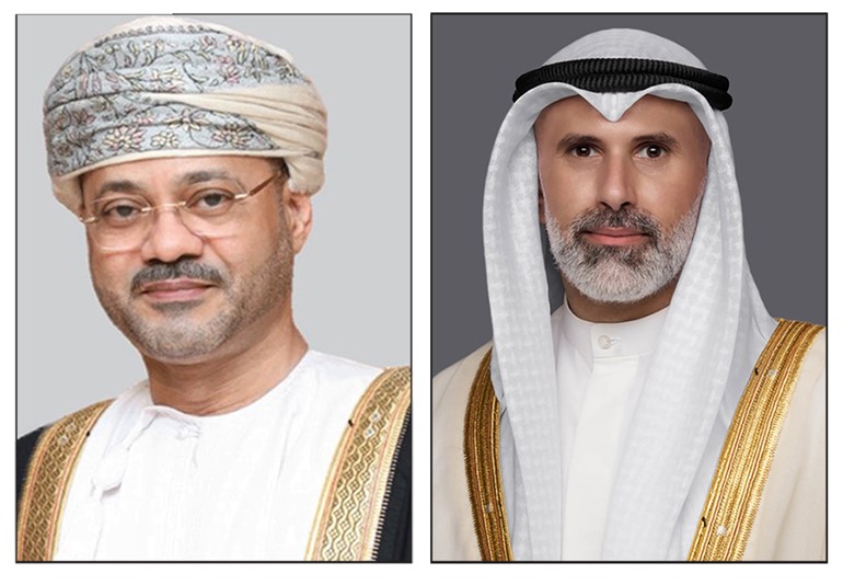 وزير الخارجية يبحث مع نظيره العماني آخر التطورات الإقليمية