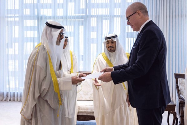 وزير الخارجية الشيخ جراح الجابر يتسلم نسخة من أوراق اعتماد سفير ألمانيا 
