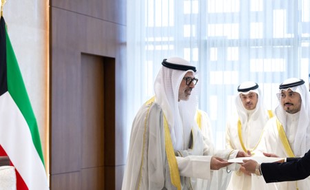وزير الخارجية بحث مع نظيره العُماني التطورات الإقليمية وضمان سلامة وحرية الملاحة البحرية