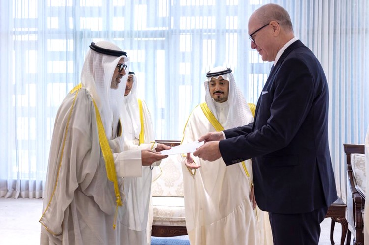 وزير الخارجية خلال تسلمه نسخة من أوراق اعتماد السفير الألماني د.ديرك روتنبرغ