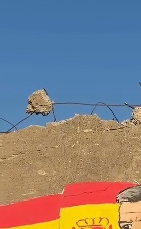 رسالة مؤثرة من رئيس وزراء إسبانيا إلى طفلة في غزة بعد جدارية لاقت تفاعلاً واسعاً