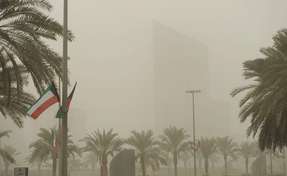 الأرصاد رياح نشطة شديدة الحرارة ومثيرة للغبار تنخفض معها الرؤية اليوم