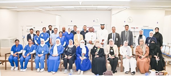   مدير منطقة الفروانية الصحية د.محمد الرشيدي ومدير مستشفى الفروانية د. علي المطيري ورئيس الهيئة الطبية د.أحمد الدوسري وعدد من رؤساء الأقسام خلال افتتاح البرنامج 