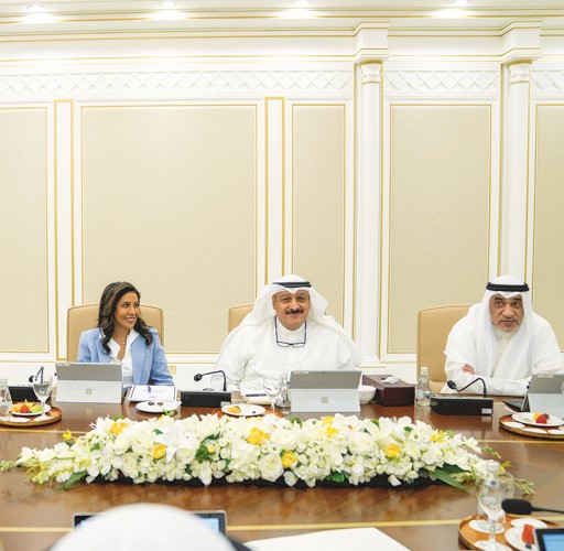 النائب الأول لرئيس الوزراء ووزير الداخلية الشيخ فهد اليوسف ود.أحمد العوضي ود.نورة المشعان