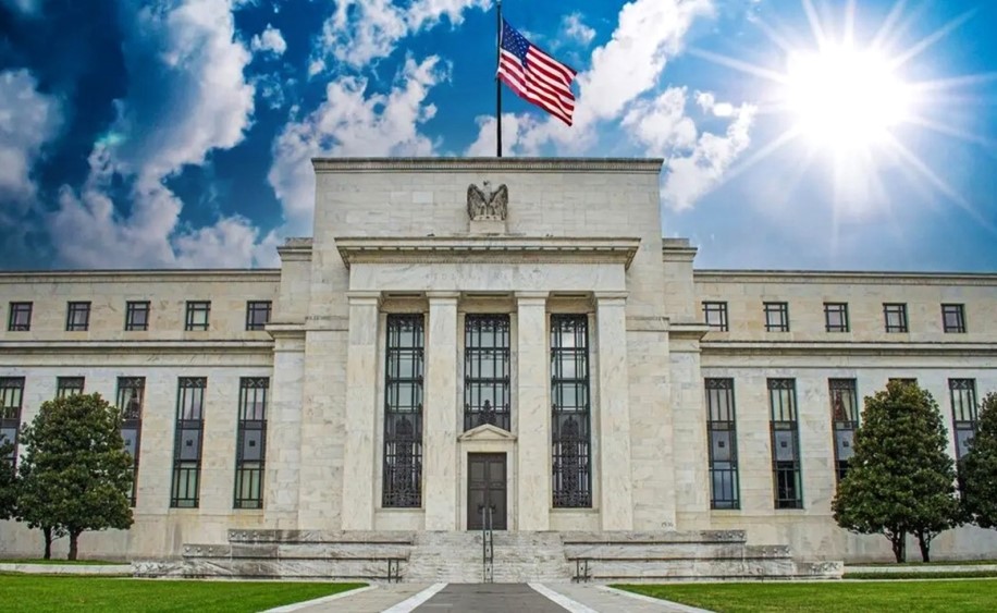 الفيدرالي الأميركي يثبت الفائدة للمرة الخامسة على التوالي بين 3 5% و3 75%