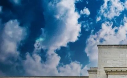 «الفيدرالي» الأميركي يثبّت الفائدة للمرة الخامسة على التوالي بين 3.5% و3.75%