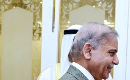 رئيس وزراء باكستان بحث مع وزير الخارجية التطورات الإقليمية والجهود الرامية إلى تعزيز الأمن والاستقرار في المنطقة