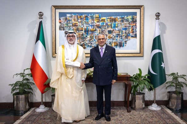 وزير الخارجية ونظيره الباكستاني ناقشا تعزيز التعاون وتكثيف التنسيق والتشاور على مختلف الأصعدة
