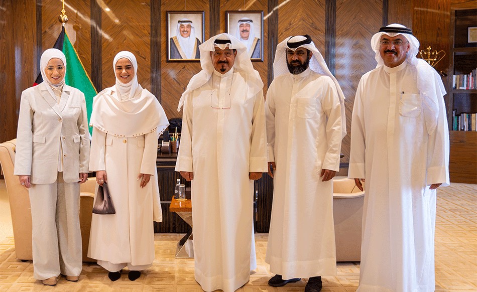 رئيس الوزراء للطالبات الأوائل في الثانوية أنتن الثروة الحقيقية لبناء الوطن وازدهاره