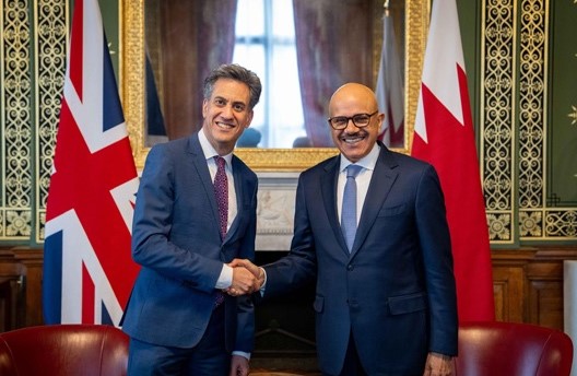 وزير الخارجية البحريني د. عبداللطيف الزياني خلال مباحثاته مع نظيره البريطاني إد ميليباند    ( بنا)