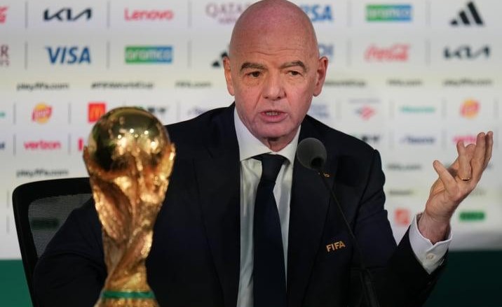 الاتحاد الدولي لكرة القدم يتراجع عن خطة بيع حصص من كأس العالم