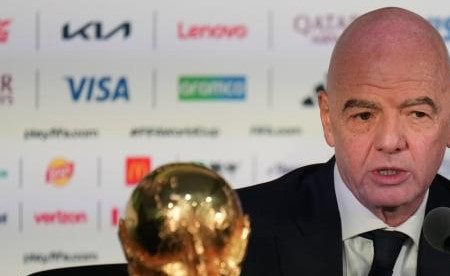 الاتحاد الدولي لكرة القدم يتراجع عن خطة بيع حصص من كأس العالم