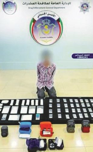 بالفيديو إحباط ضخ 3 كيلو مخدرات و2600 حبة وأوراق مشبعة بـالكيميكال إلى أوساط المتعاطين