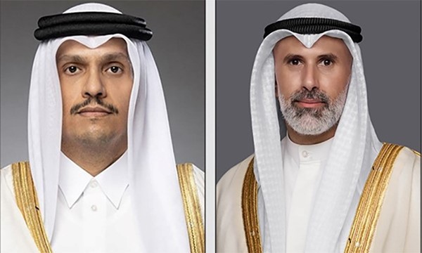 وزير الخارجية يبحث هاتفياً مع رئيس الوزراء القطري آخر التطورات الإقليمية
