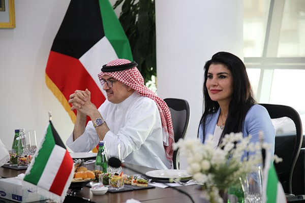  المدير العام لجمعية الهلال الأحمر فواز المزروعي ومدير الشؤون الإدارية أسرار حيات