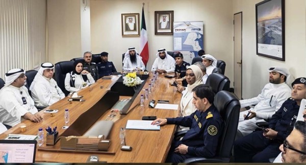 مدير عام هندسة الطرق بوزارة الأشغال م.خالد العصيمي مترئسا الاجتماع