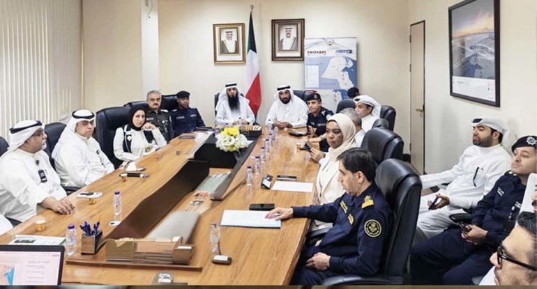 5 جهات حكومية تناقش مسارات محطات وزن الشاحنات