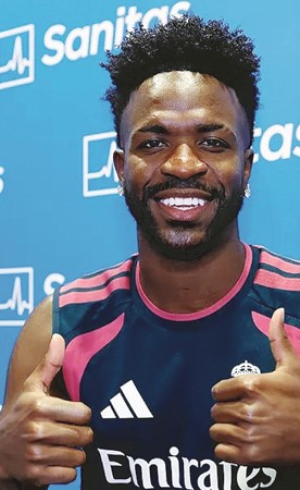 ريال مدريد يلوّح ببيع فينيسيوس.. وأرسنال يدخل على الخط
