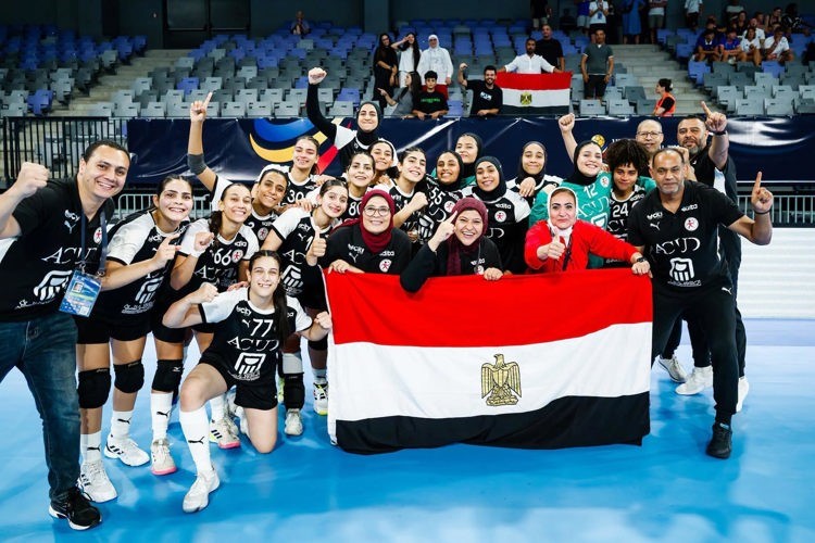 فرحة لاعبات منتخب مصر لناشئات كرة اليد بالتأهل إلى ربع نهائي كأس العالم