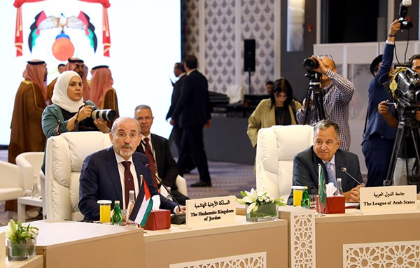 وزير الخارجية الاردني أيمن الصفدي متحدثا امام الاجتماع الوزراي المخصص للقدس في عمان (بترا)