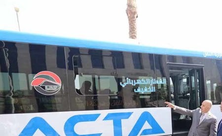 تدشين 10 مينى باصات جديدة لربط المدن الجديدة بالقطار الكهربائى الخفيف