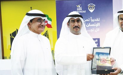 تكريم مجموعة الساير من قبل الجمعية الكويتية لحقوق الإنسان لالتزامها بحماية حقوق العاملين