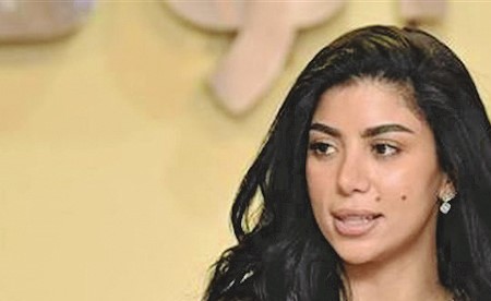 كارولين «الفتاة الشعبية»