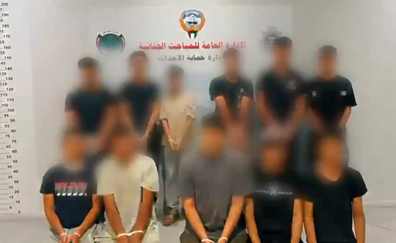 بالفيديو الجنائية ضبط 56 وافدا خالفوا قانون العمل ومصدر أمني اتخاذ الإجراءات القانونية بحق كفلاء الأحداث والالتحاق بعائل
