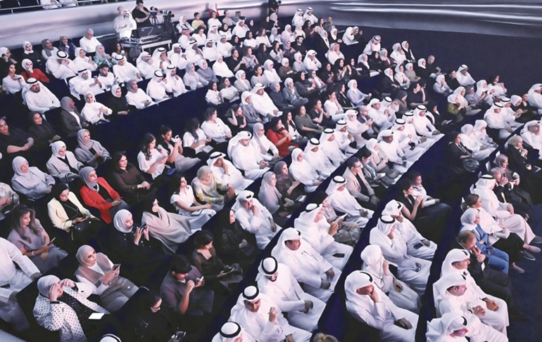 جانب من الجمهور في مسرح الدراما بمركز الشيخ جابر الأحمد الثقافي