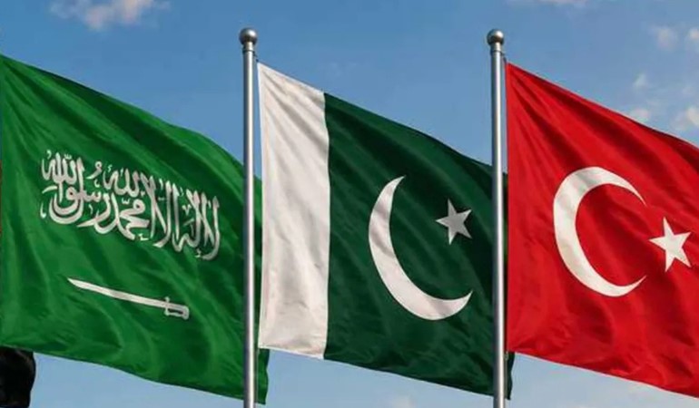 ولي العهد السعودي والرئيس التركي ورئيس وزراء باكستان يوقعون اتفاقية مكة للدفاع المشترك