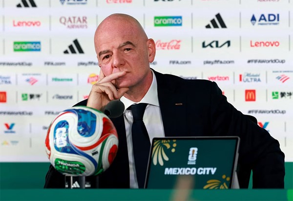 المكسيك والأرجنتين والاتحاد الأفريقي تدعم إنفانتينو وسط الصراع الدائر في الفيفا