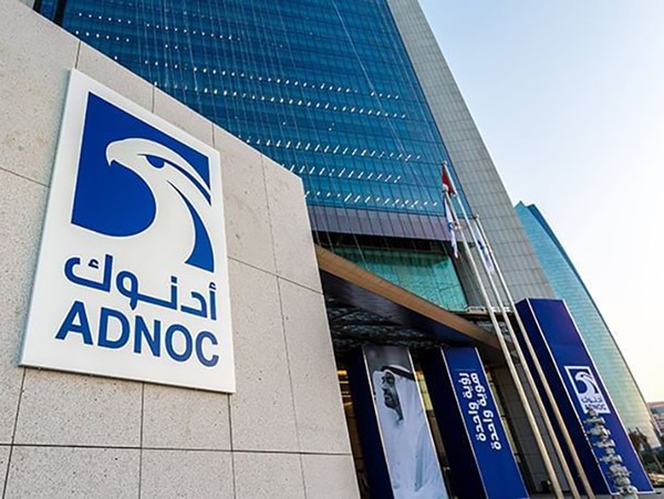 «أدنوك» الإماراتية تعلن تعرض سفينة تابعة لها للاستهداف بصاروخ أثناء عبورها مضيق هرمز