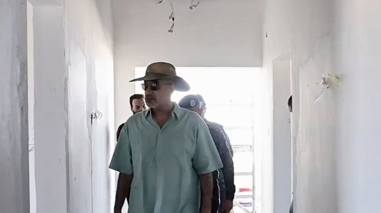 النائب الأول لرئيس مجلس الوزراء ووزير الداخلية الشيخ فهد اليوسف يطلع على الأعمال الإنشائية