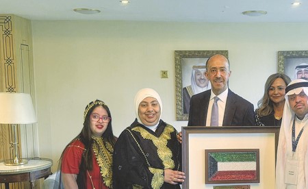 سفيرنا بالمملكة المتحدة: دعم الشباب في المبادرات التعليمية والثقافية لتعزيز مهاراتهم القيادية