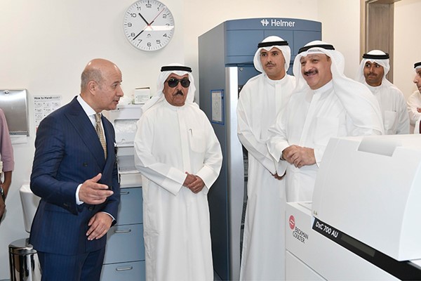 وزير الصحة يفتتح مركز جابر الأحمد لغسيل الكلى في «الأحمدي الصحية» بتبرع من ورثة الأمير الراحل