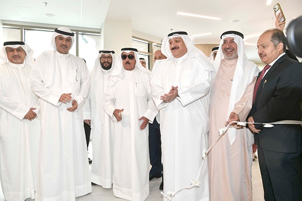 وزير الصحة يفتتح مركز جابر الأحمد لغسيل الكلى في «الأحمدي الصحية» بتبرع من ورثة الأمير الراحل
