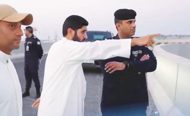 الداخلية تلاحق متجاوزي السرعة بكاميرات محمولة على الجسور